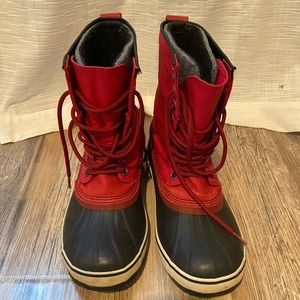 Womens waterproof lace up Sorel snow boots.